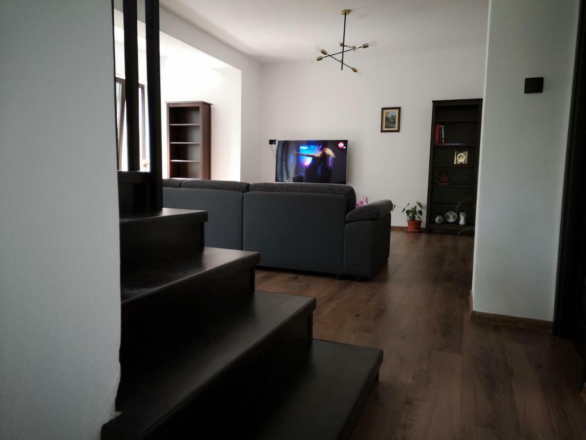 Holiday Home Esku Orşova Esterno foto