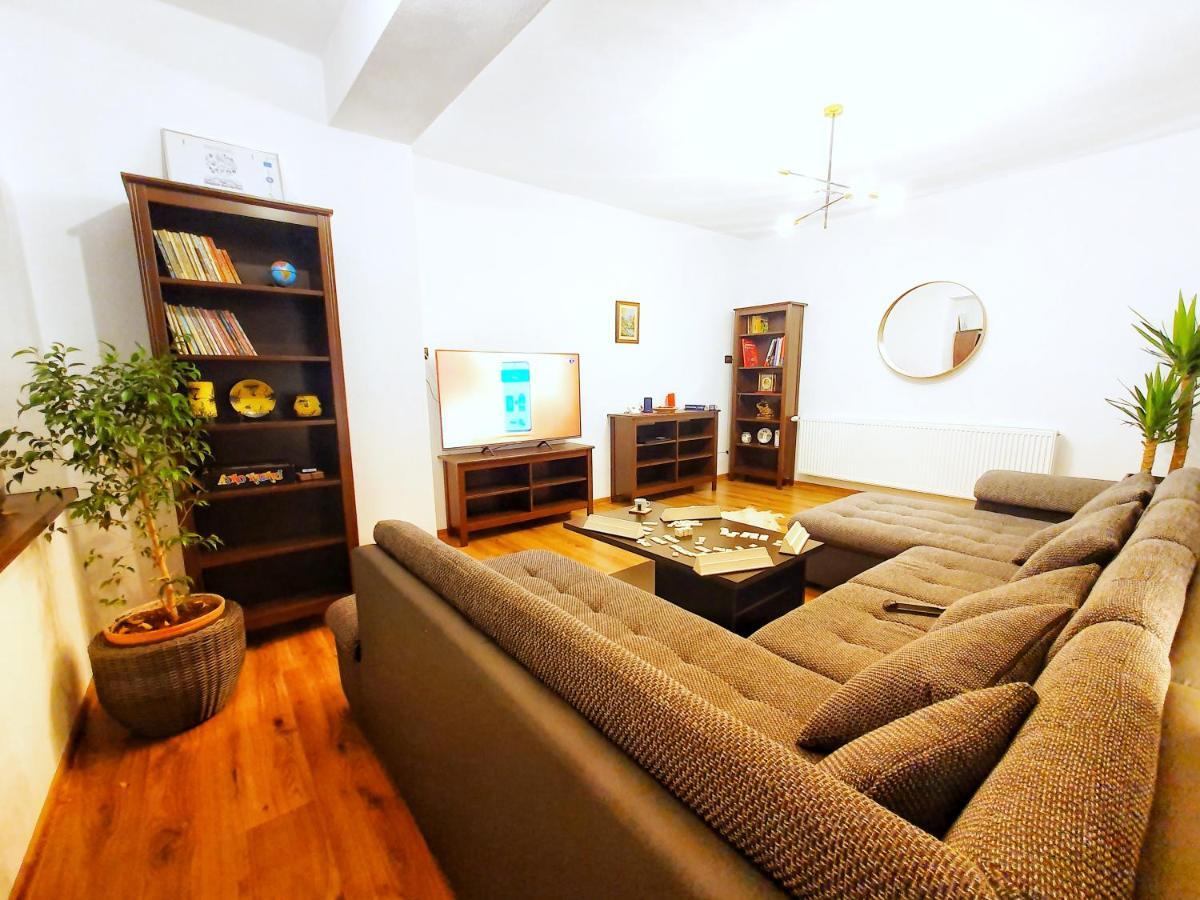 Holiday Home Esku Orşova Esterno foto